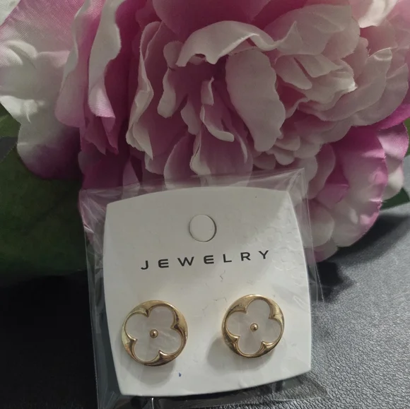 🌟BOGO Free🌟Elegant Cream Beaded Jewelry Set - Picture 5 of 6